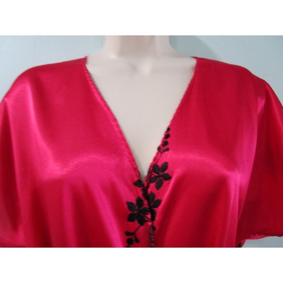 Sabrina by Mervyns Raspberry Black Embroidered Flower Short Robe Large GUC - Picture 2 of 16